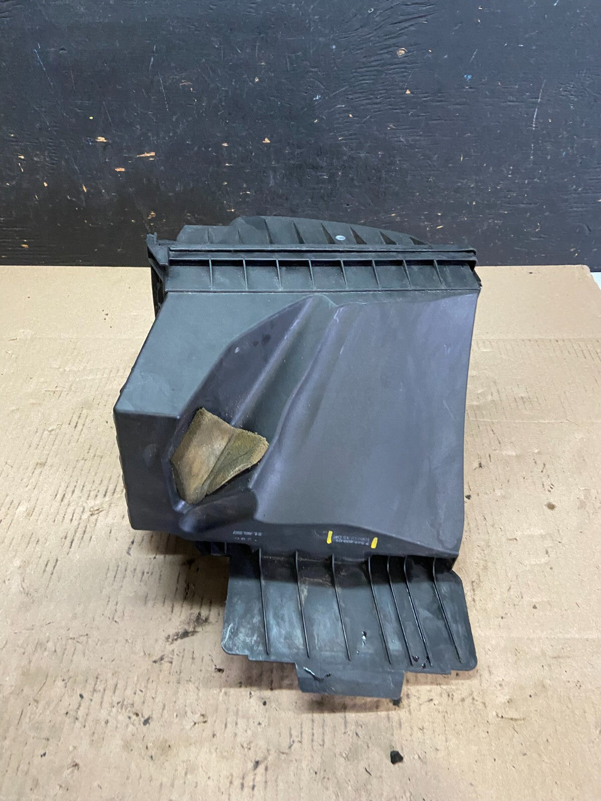2002 to 2008 BMW 7 E65 E66 750Li 750i Right Side Air Cleaner Intake Box o0594 DG0