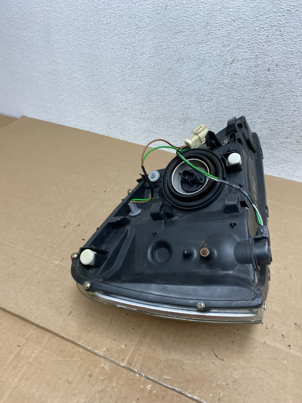 2004 - 2007 Ford Freestar Left Driver LH Side Headlight Halogen AE5976 DW7