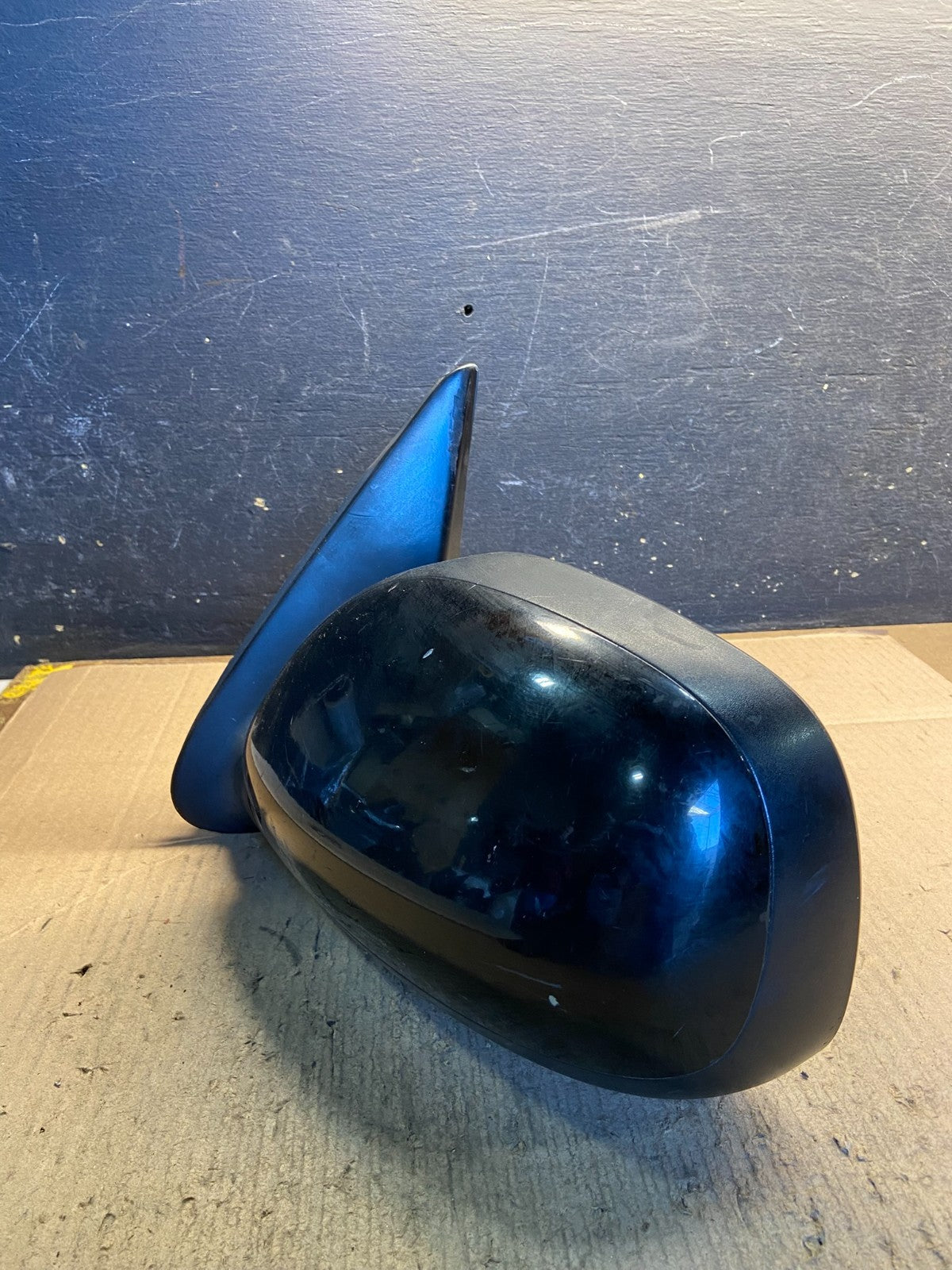 2001 to 2006 Toyota Sequoia Left Driver View Door Mirror OEM Z2124 MS2