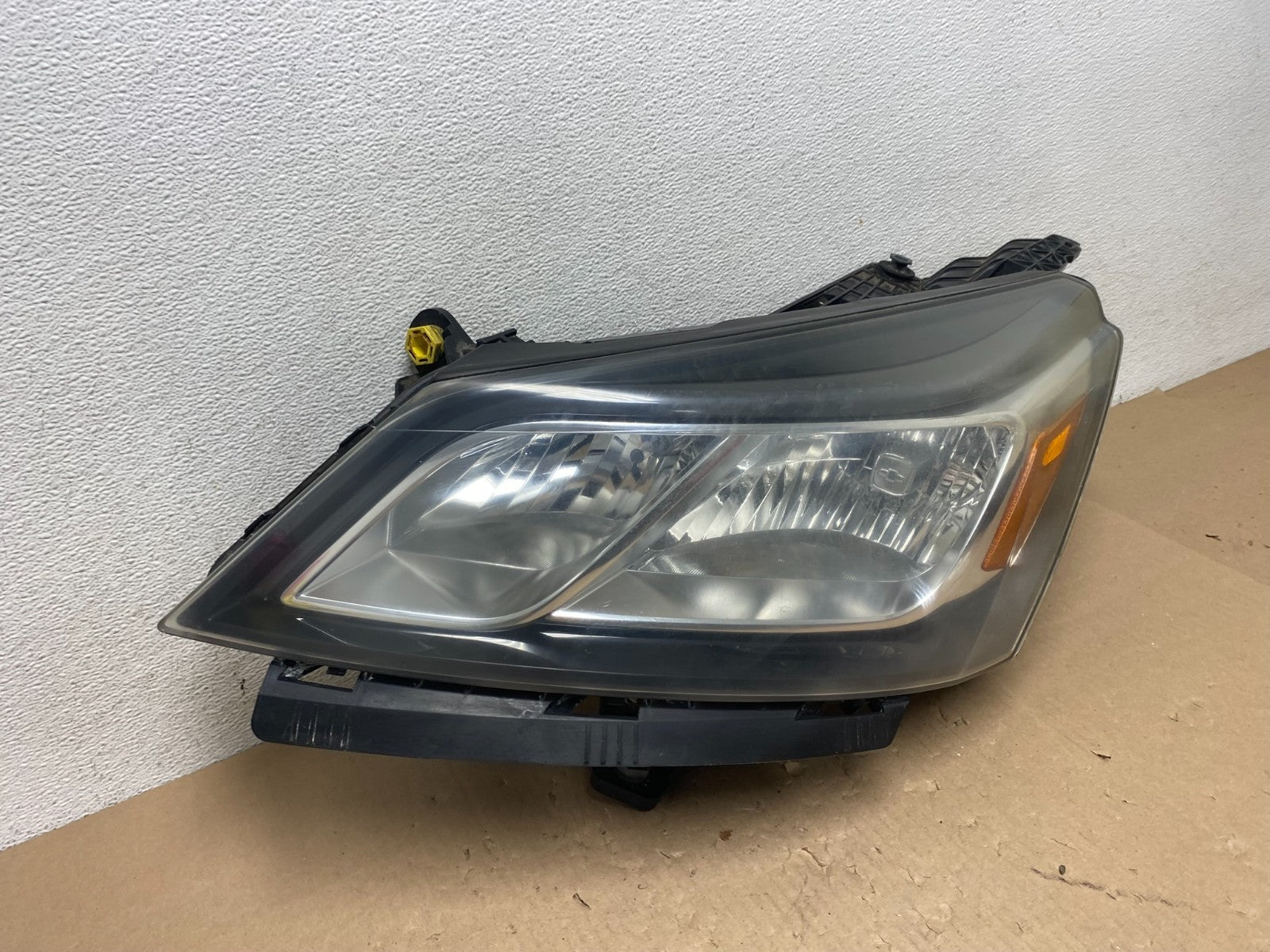 2013-2017 Chevrolet Traverse Left Driver LH Side Headlight Halogen AG5799 DW2