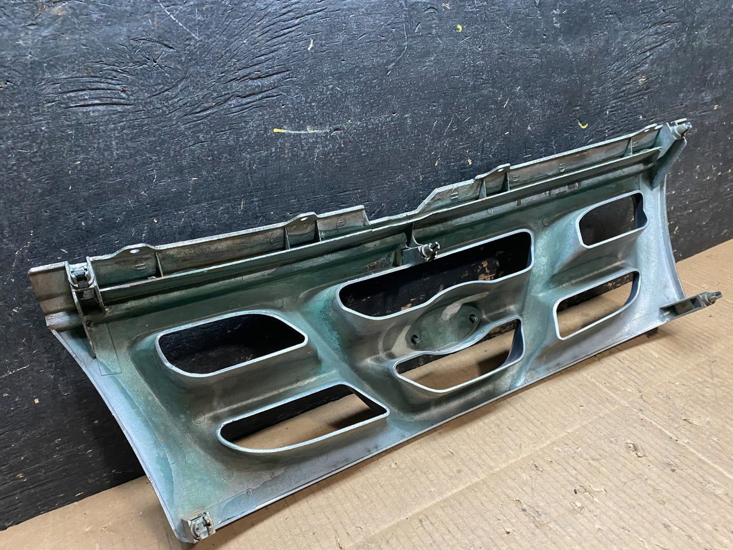 1999 Kia Sportage Front Upper Grille Grill OEM y1853 DG8