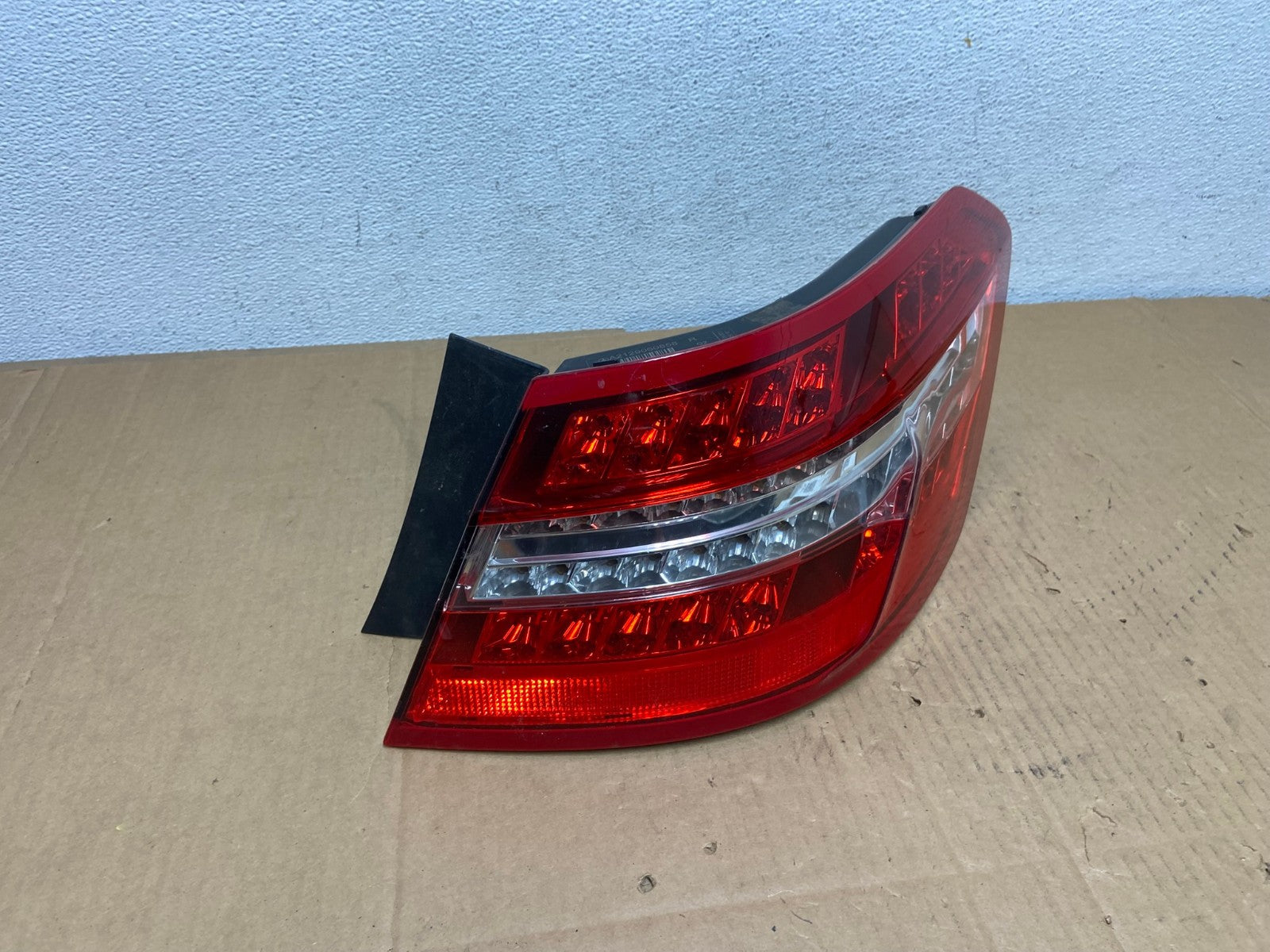 2010-2013 Mercedes-Benz E350 Right Passenger RH Side Tail Light AD0935 LK2