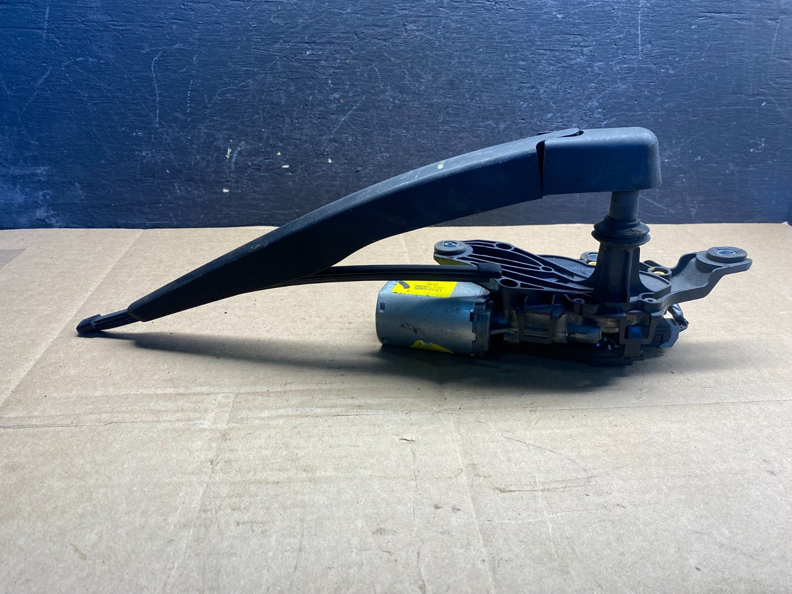 2011 to 2019 Ford Explorer Rear Windshield Wiper Motor AE8241 DG3