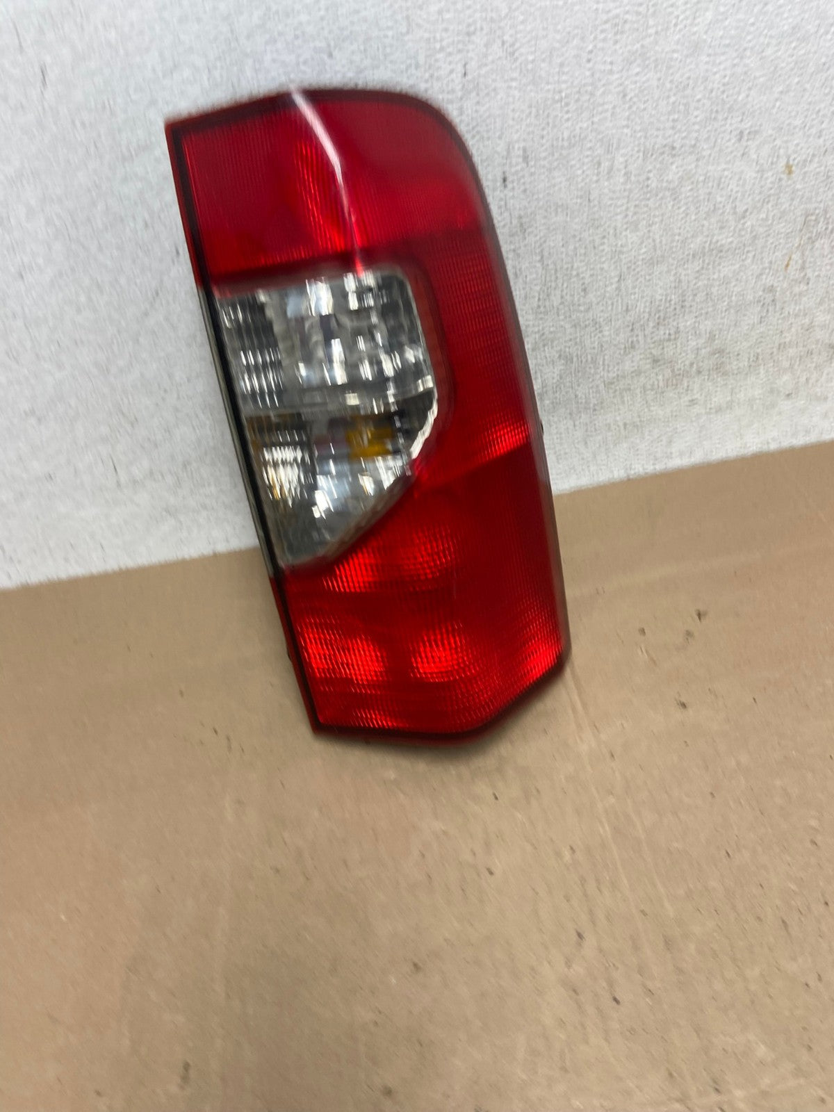 2002 2003 2004 Nissan Xterra Right Passenger RH Side Tail Light AE4981 LK2