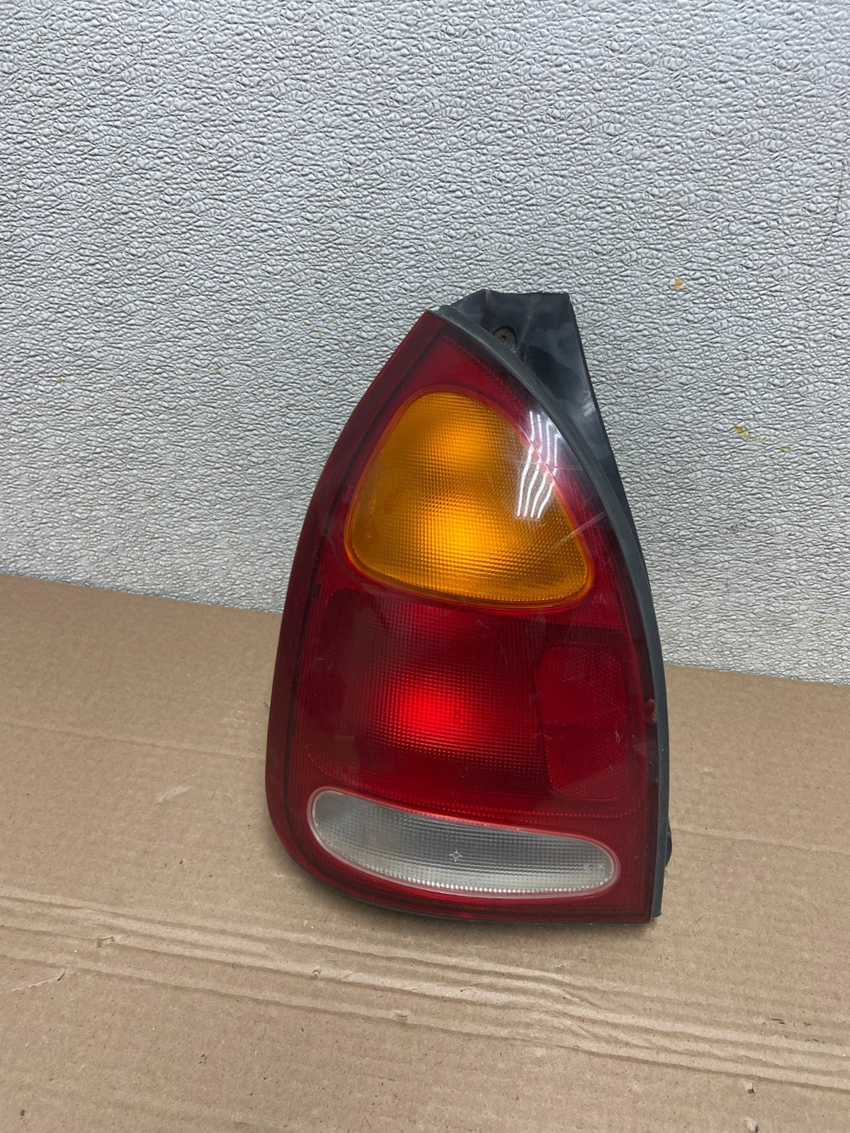1996 to 2000 Hyundai Elantra Wagon Left Driver Side Tail Light AB0994 LK0
