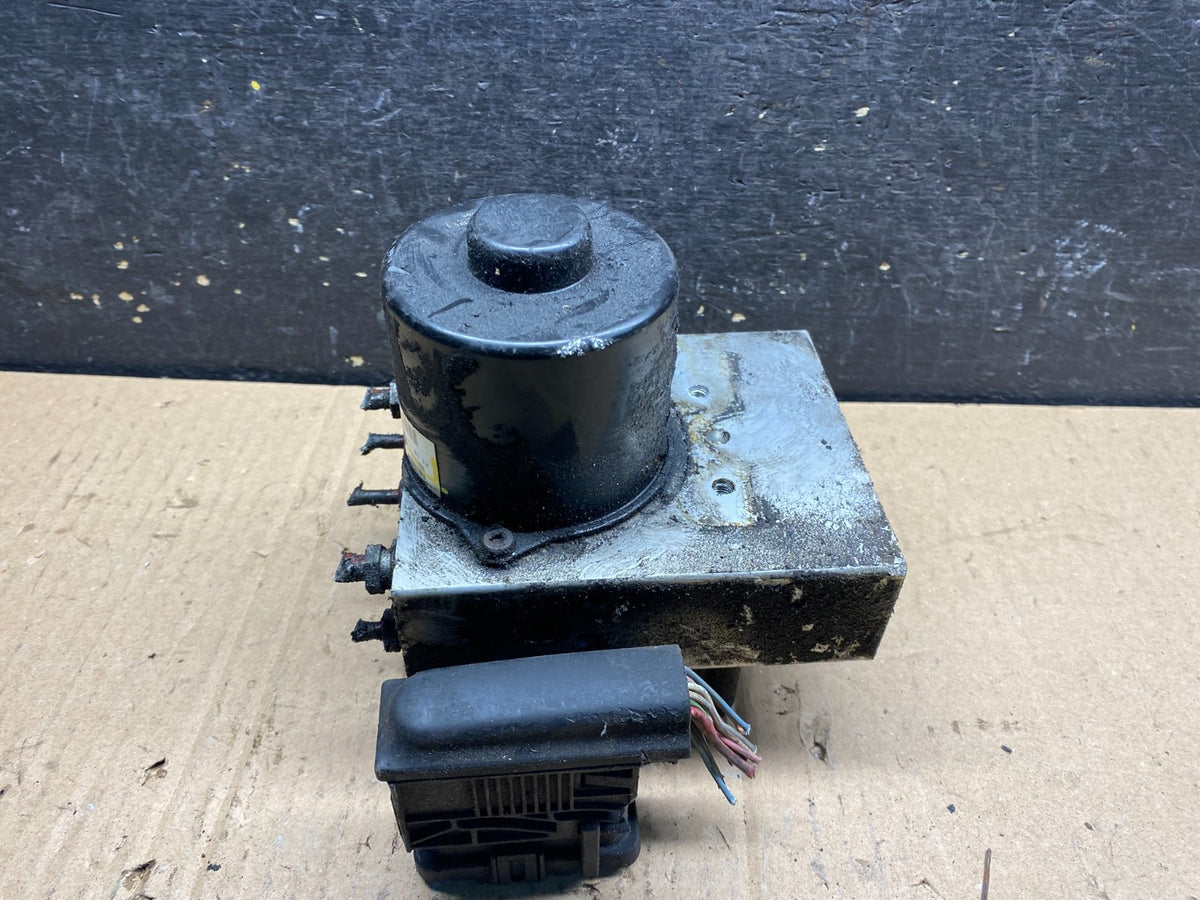 1998 to 2000 Mercedes W163 ML320 ML430 ABS Anti Lock Brake Pump Module V2349 DG2