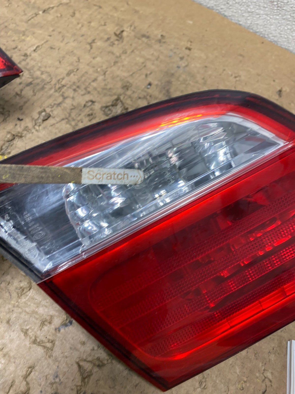2000 - 2001 Infiniti i30 Left+Right Side Tail Lights Inner Oem V8441 DW4