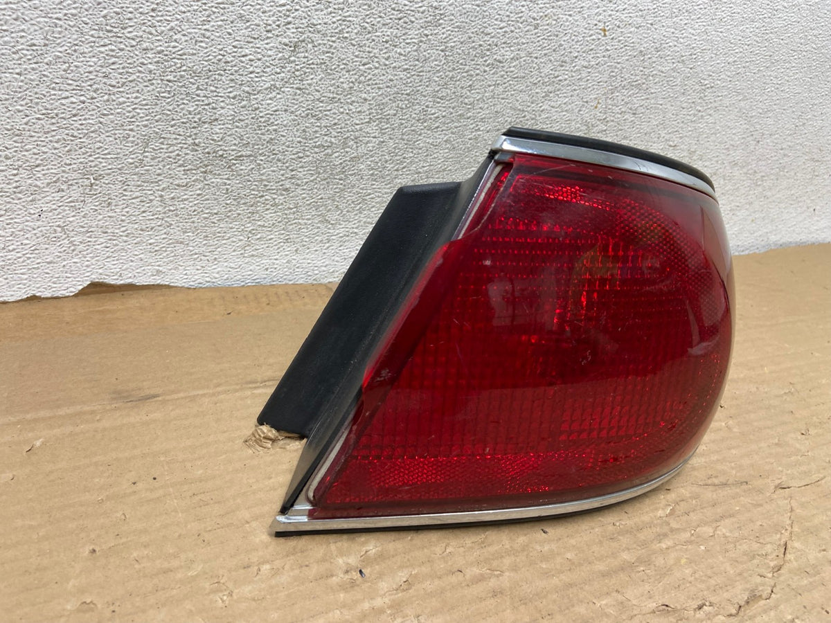 2000 to 2005 Buick Lesabre Right Passenger RH Side Tail Light AG8261 LK1