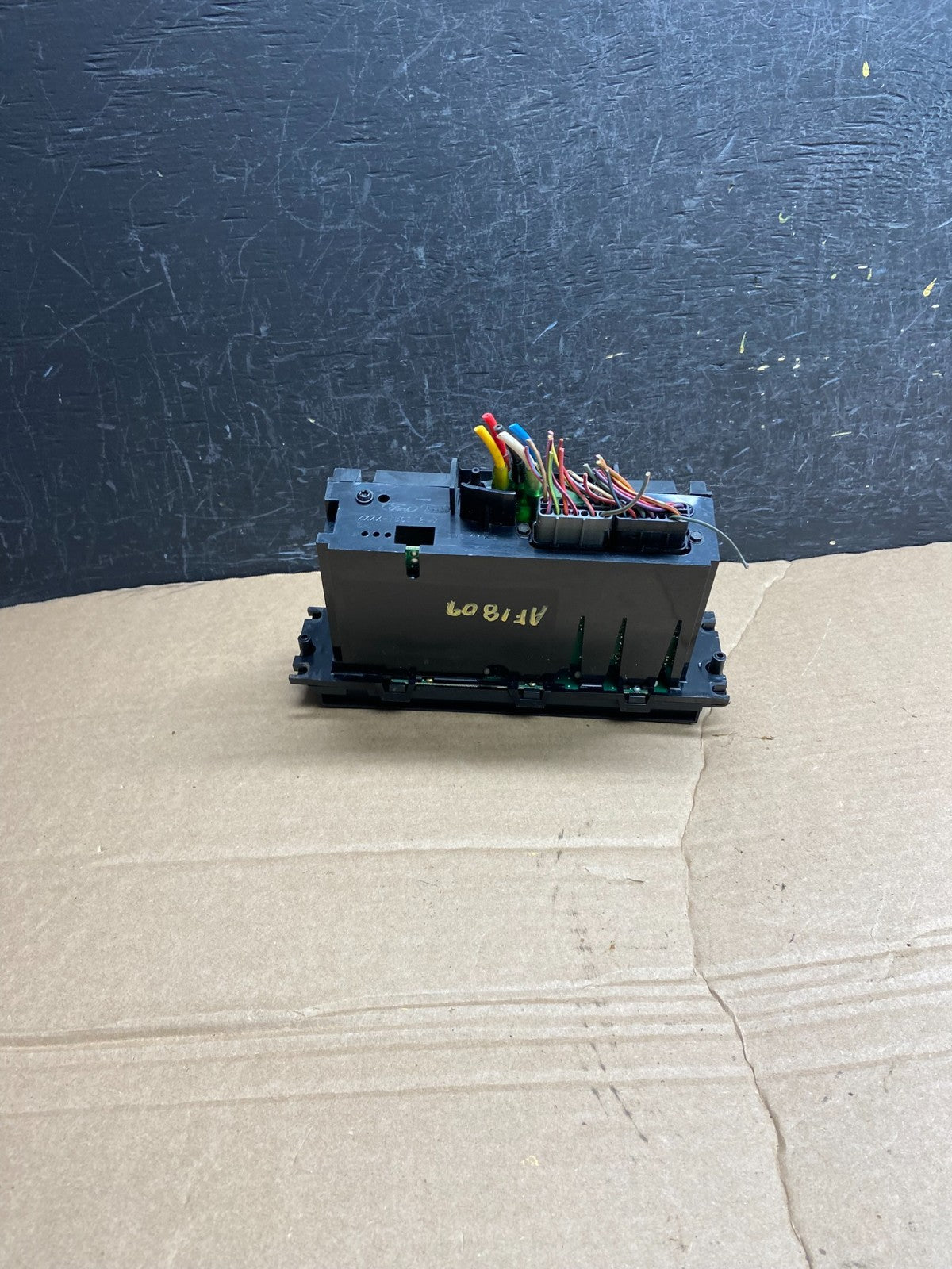 2002 to 2005 Ford Crown Victoria Marquis A/C Heater Climate Control AF1809 DG3