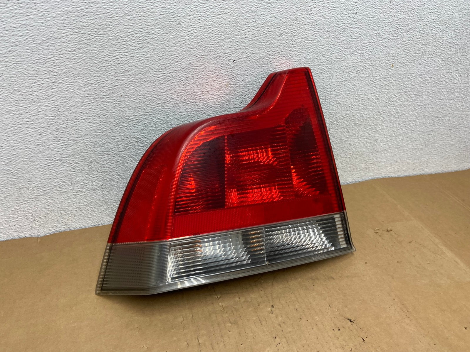 2001 to 2004 Volvo S60 Left Driver LH Side Tail Light AC8444 LK2