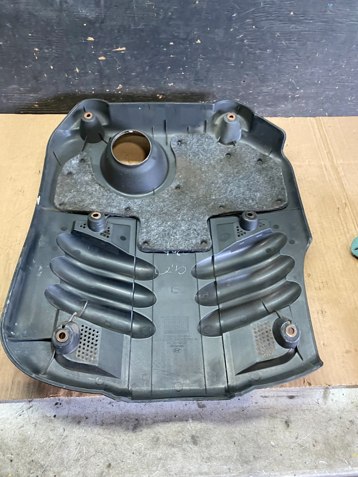 2005 - 2010 Hyundai Santa Fe  V6 Engine Motor Cover P8460 DG4