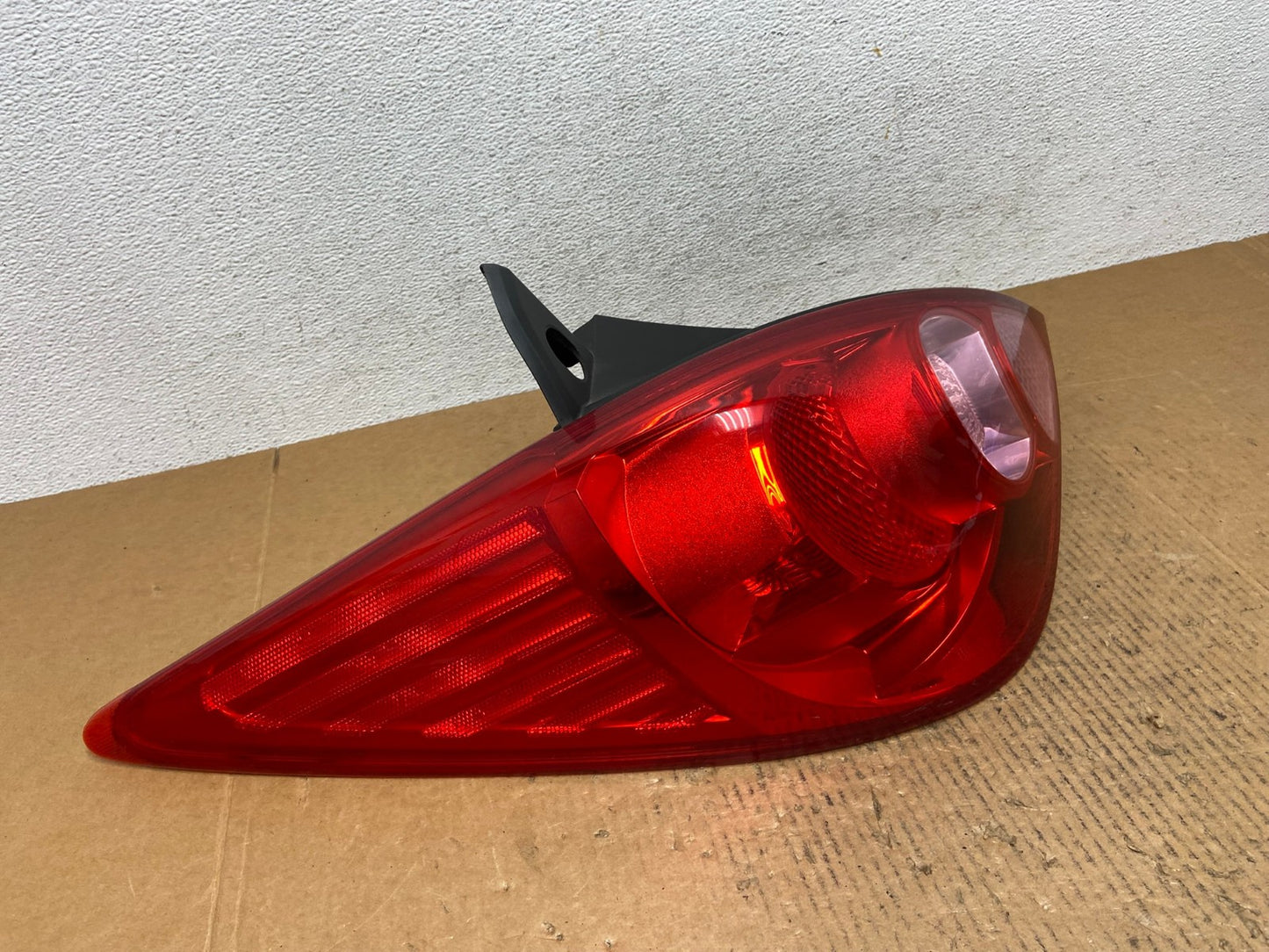 2007 - 2012 Nissan Versa Hatchback Left Driver Side Lh Tail Light AE1349 LK2