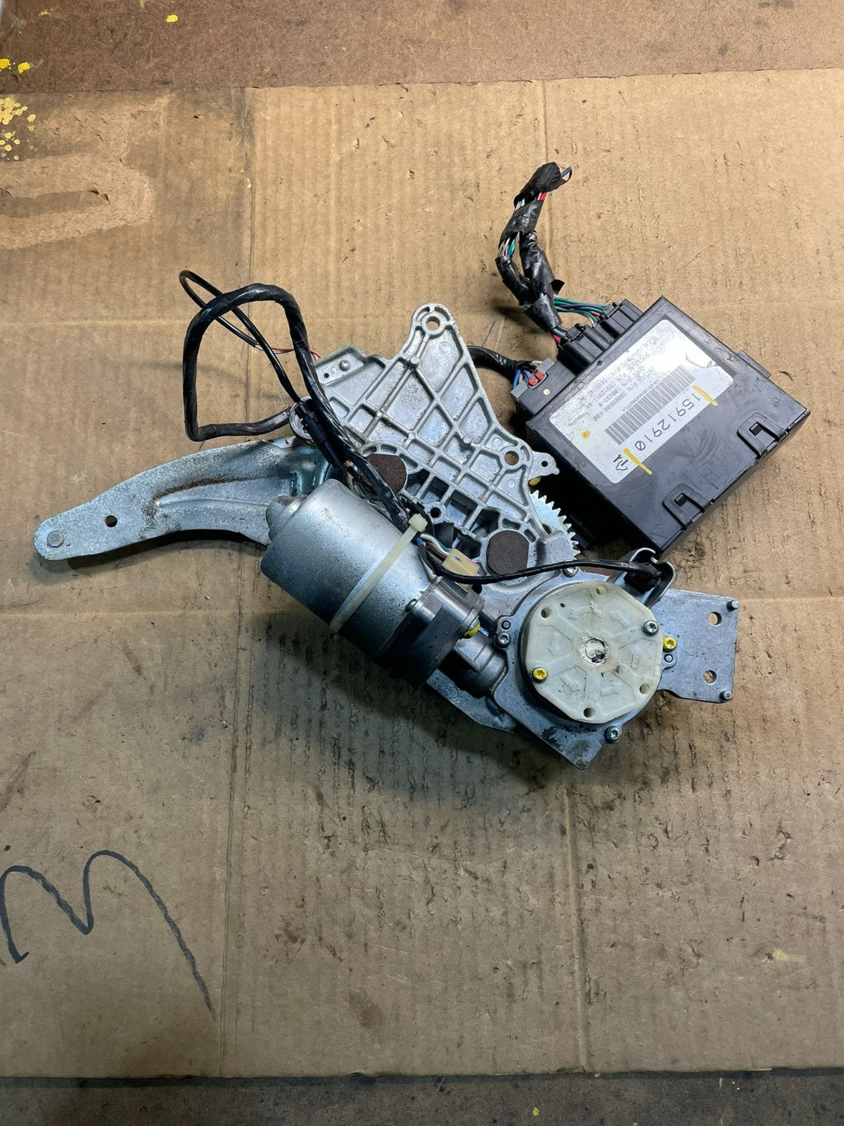 GMC Acadia Yukon Tahoe  Rear Trunk Liftgate Power Motor Actuator OEM y7386 DG2