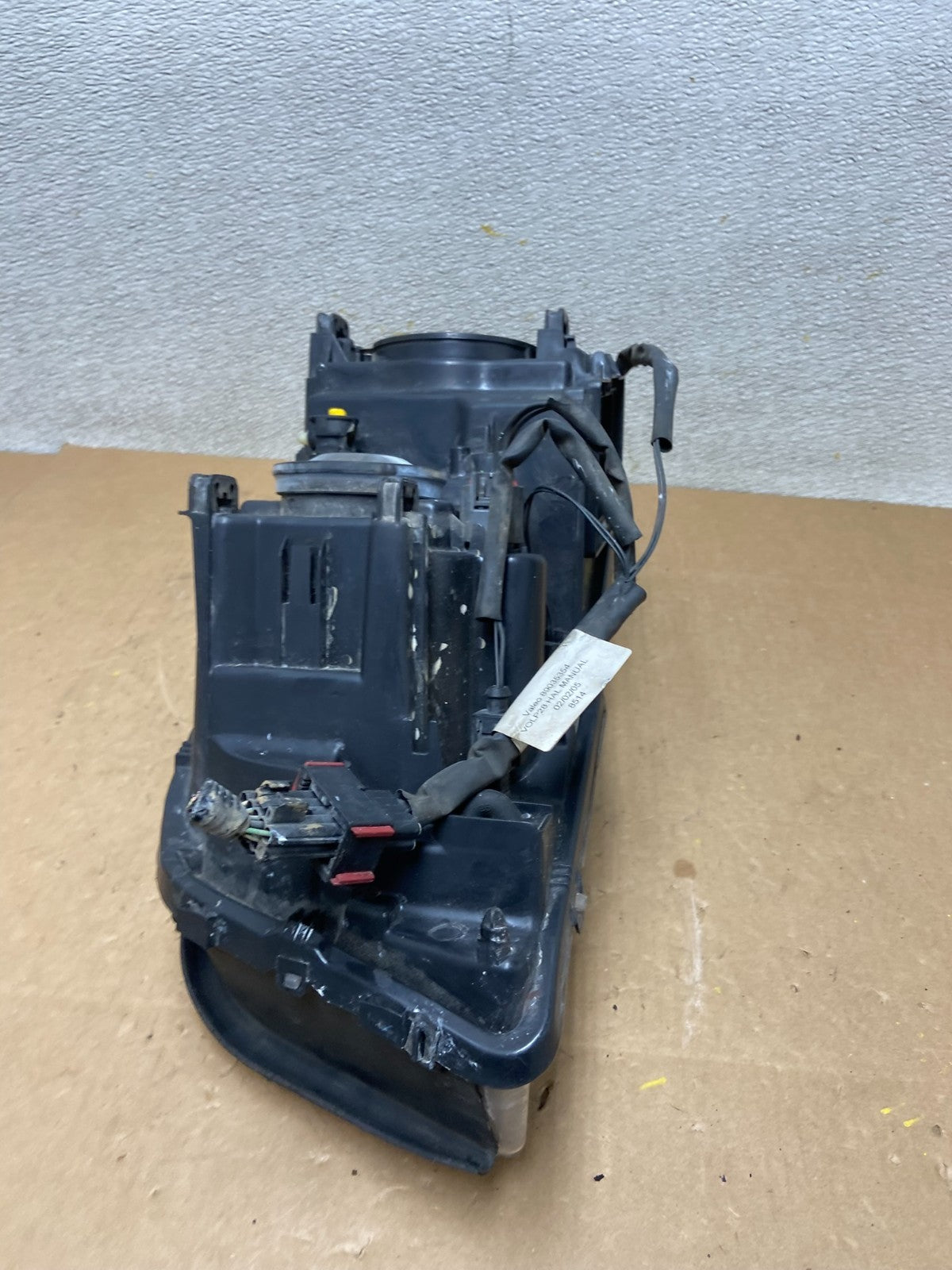 2003 to 2006 Volvo XC90 Right Passenger Rh Side Headlight Halogen Z6946 DW8