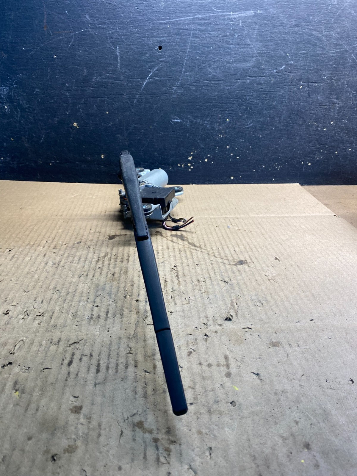 2004 to 2010 BMW X3 E83 Rear Windshield Wiper Motor OEM Z4766  DG2