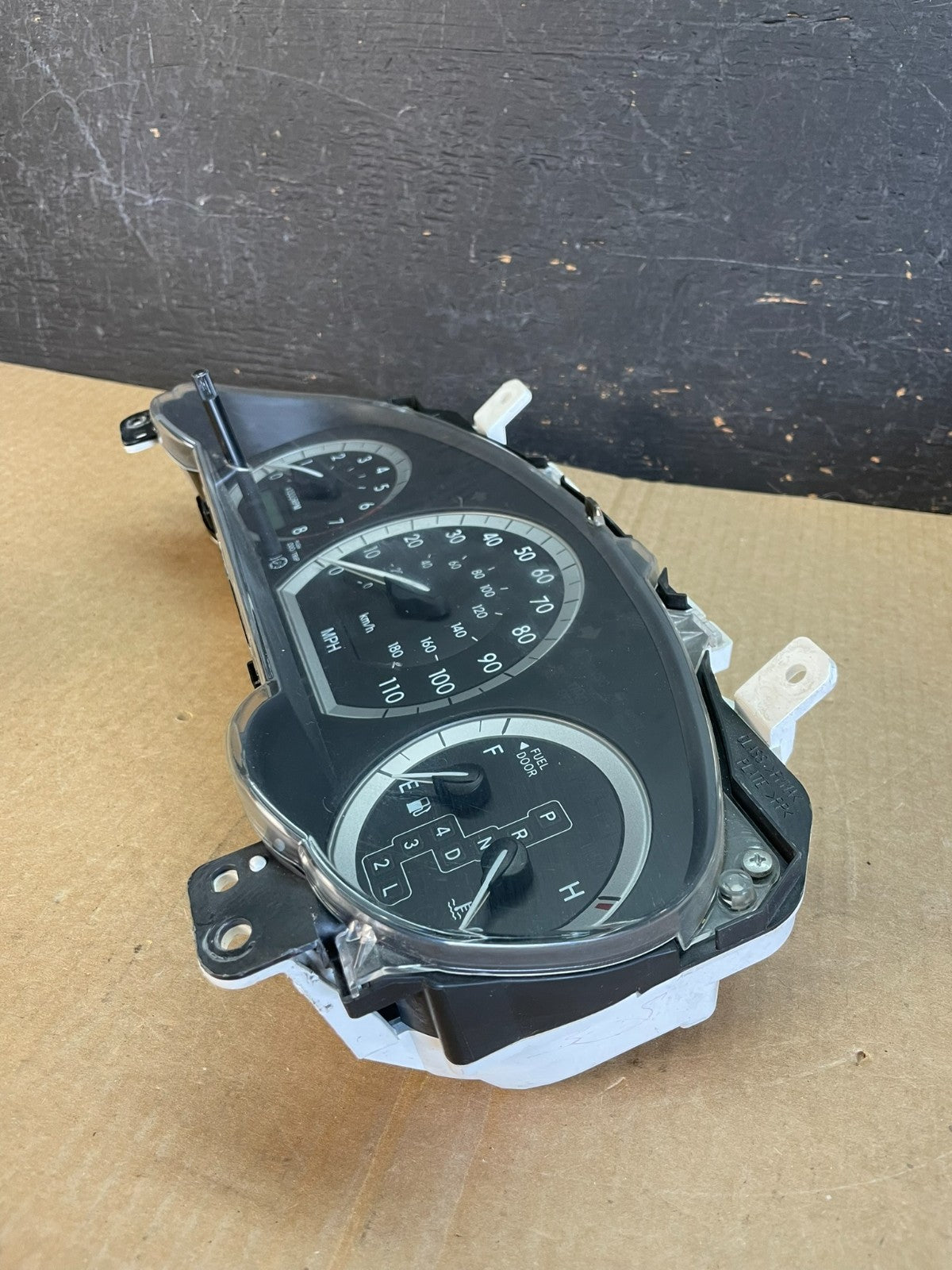 2004 2005 Toyota Sienna Speedometer Cluster Gauge AF3611 DG2