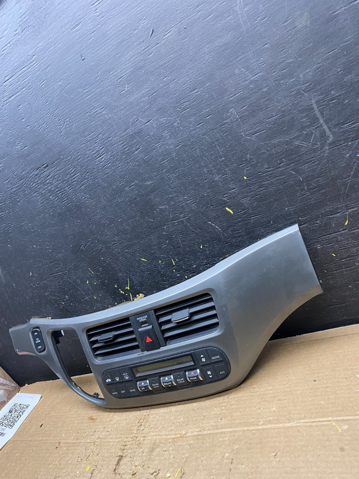 2005 to 2010 Honda Odyssey  Radio Climate Control Dash Trim Bezel X1378 DG2