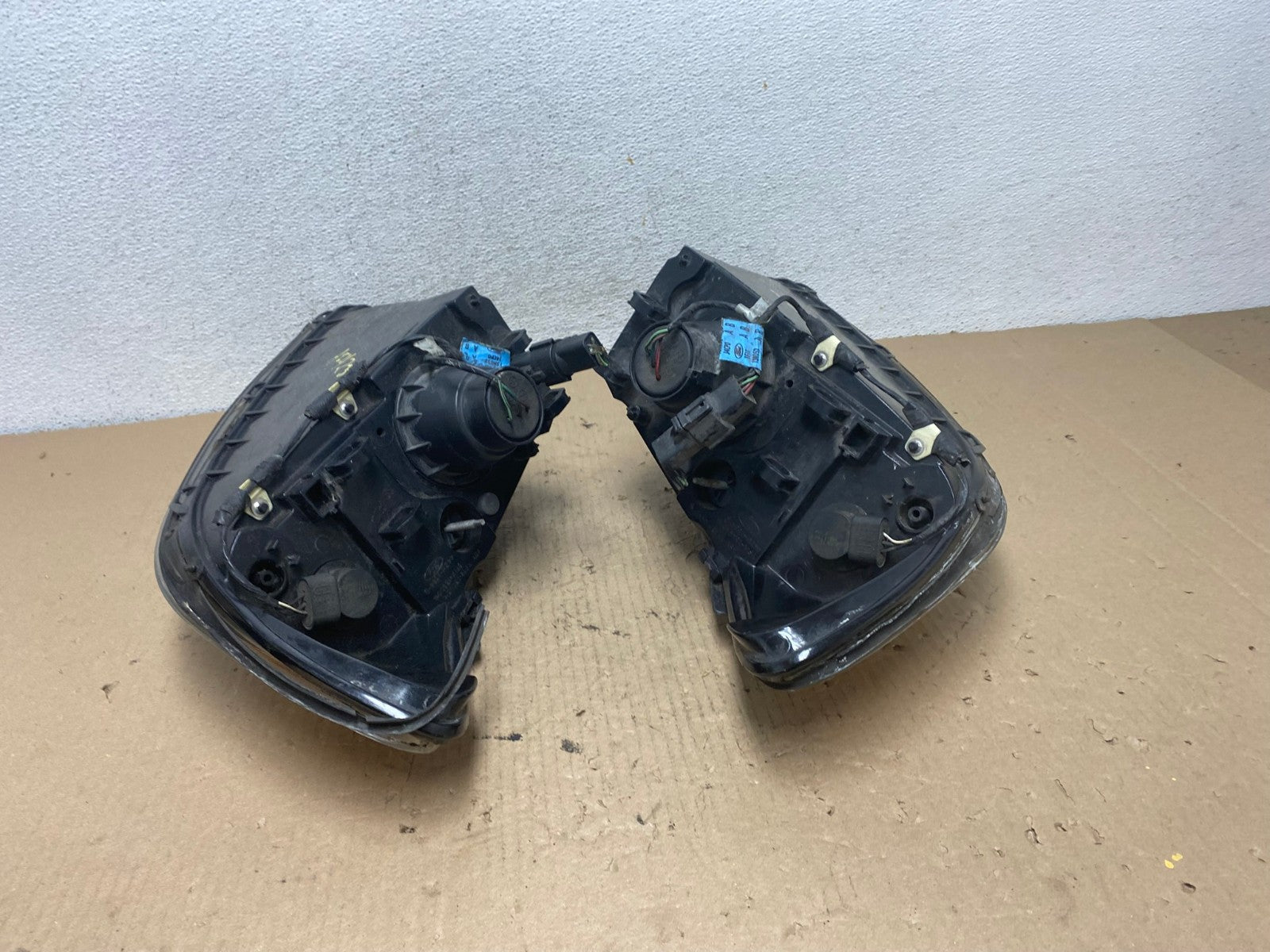 2000 to 2007 Ford Taurus Left+Right Side Halogen Headlights AF4231 LK10