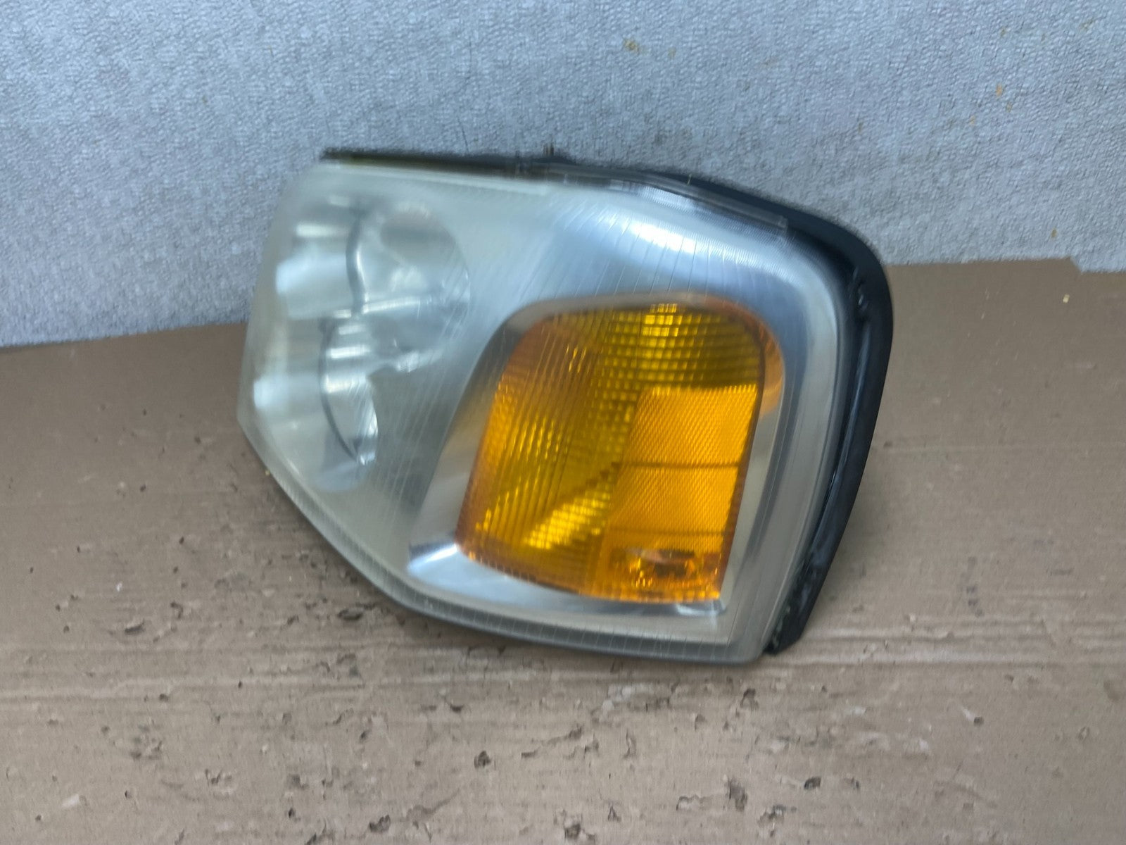 2002 to 2009 Gmc Envoy Left Driver Lh Side Headlight Halogen Oem AB1594 DW1