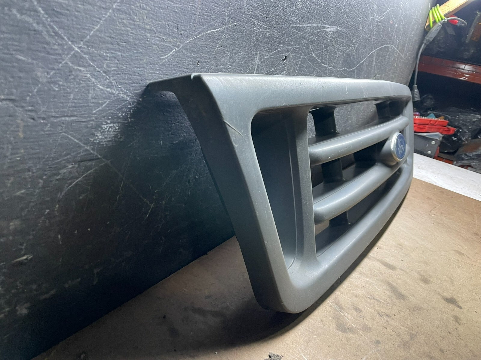 2003 to 2007 Ford Econoline E150 E250 E350 Front Grille Grille L3939 OEM DG2