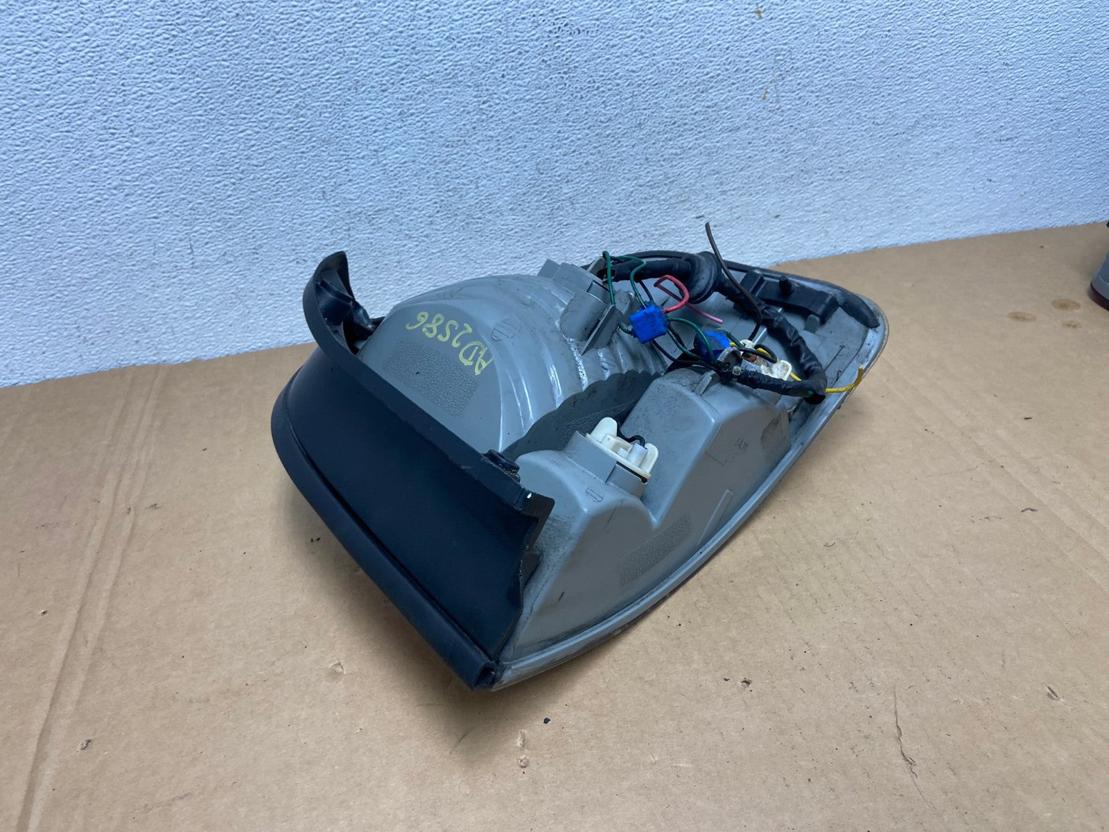 2005 to 2006 Hyundai Santa Fe Left Driver Side Tail Light AD2586 LK4