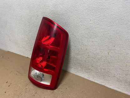 2002 to 2006 Dodge Ram 1500 Right passenger Rh side Tail Light AH5942 LK2