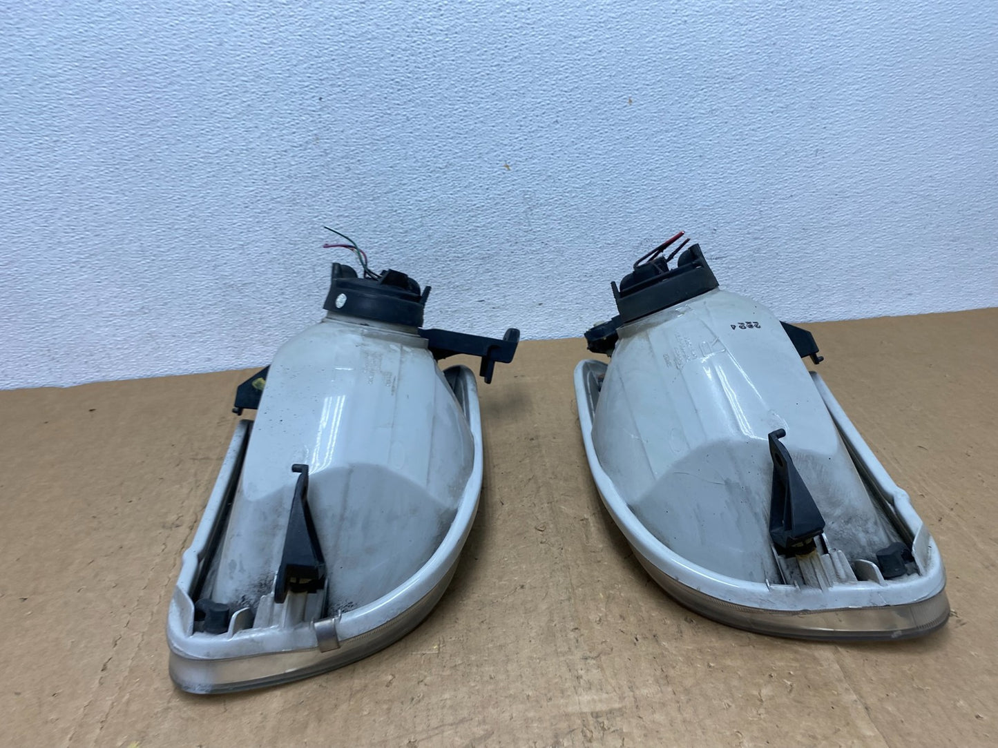 2000 - 2004 Toyota Tundra Left+Right Side Halogen Headlights AD1381 DW10