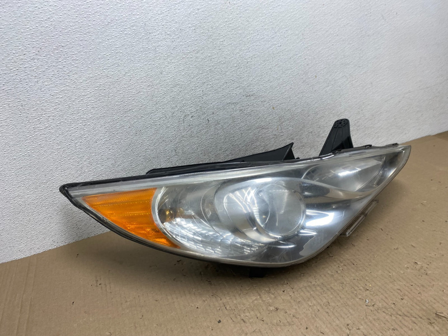 2011 - 2014 Hyundai Sonata Right Passenger Rh Side Headlight Halogen AE9749 DW2