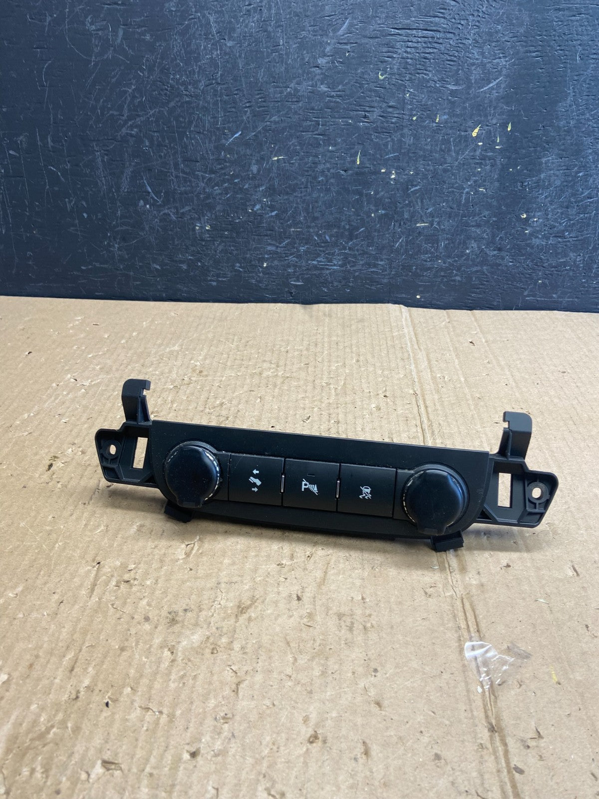 2007 - 2014 Chevrolet Tahoe Yukon Pedal Traction Control Switch ae4052 DG0