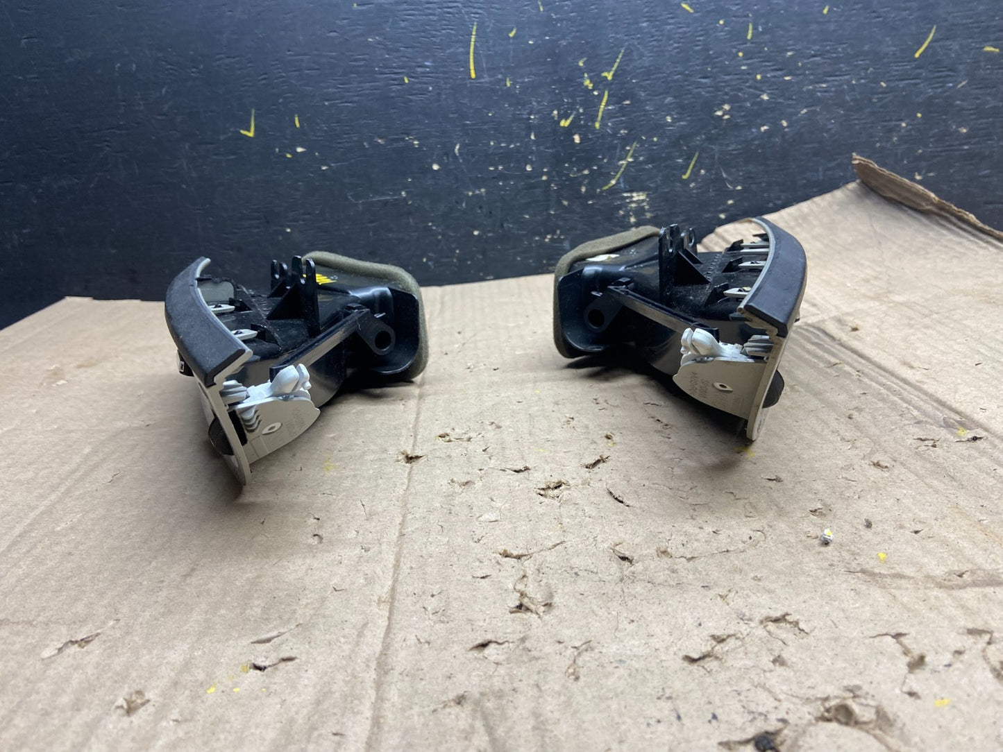 2010 to 2016 Chevrolet Equinox Left+Right  Front Dash  Air Vent Bezel X1901 DG5