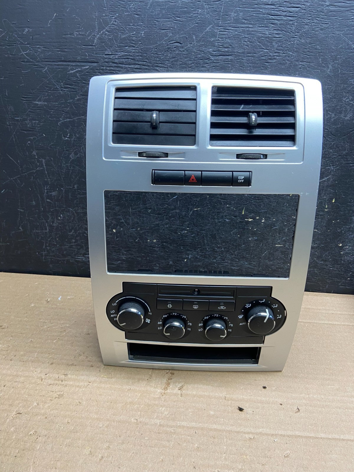 2005 to 2007 Chrysler 300 Dash Heater A/C Climate Control Radio Panel AG0247 DG0