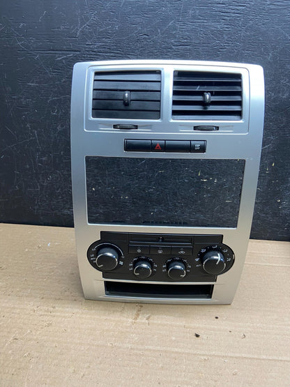 2005 to 2007 Chrysler 300 Dash Heater A/C Climate Control Radio Panel AG0247 DG0