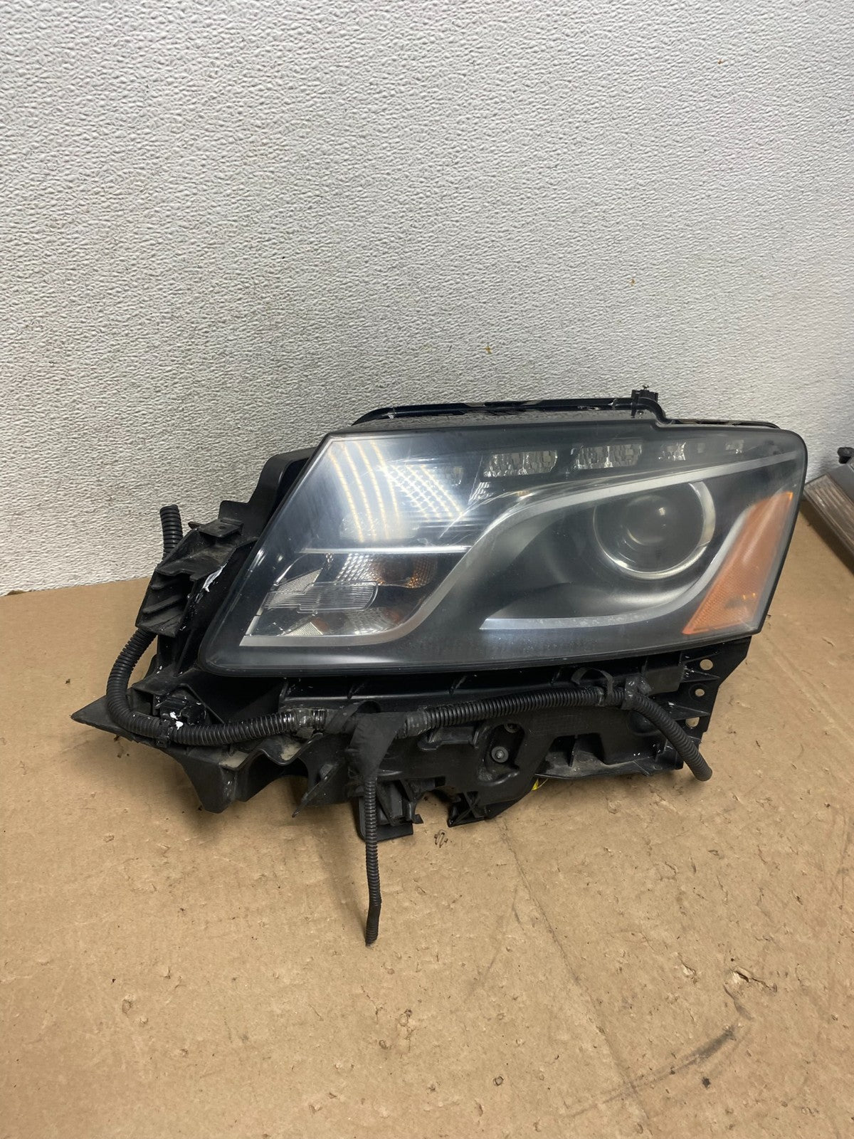 2009-2012 Audi Q5 Left Driver LH Side Xenon HID Headlight AG5389 DW2