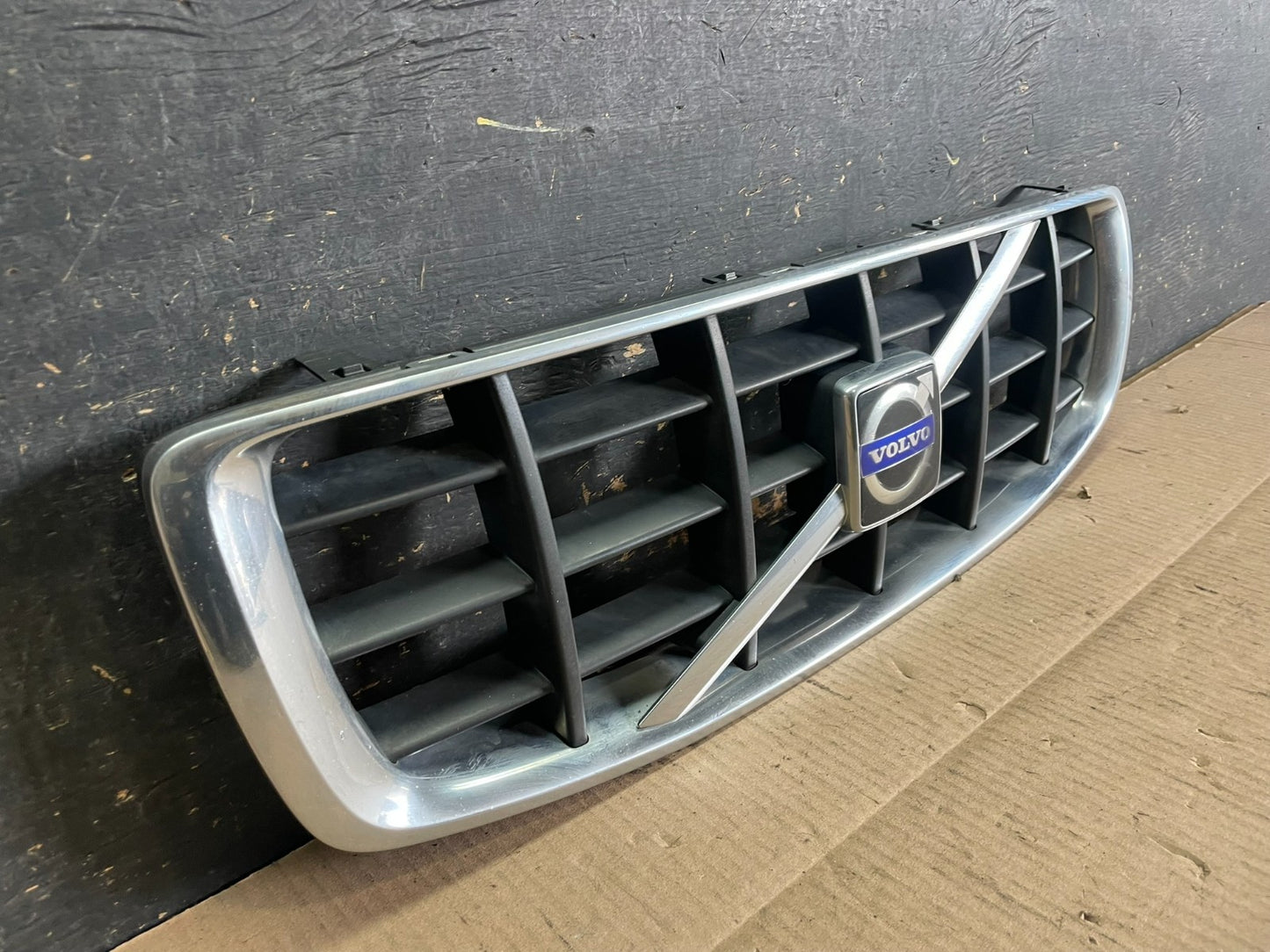 2008 to 2009 Volvo XC70 Front Upper Grill Grille Oem OEM Z8520 DG1