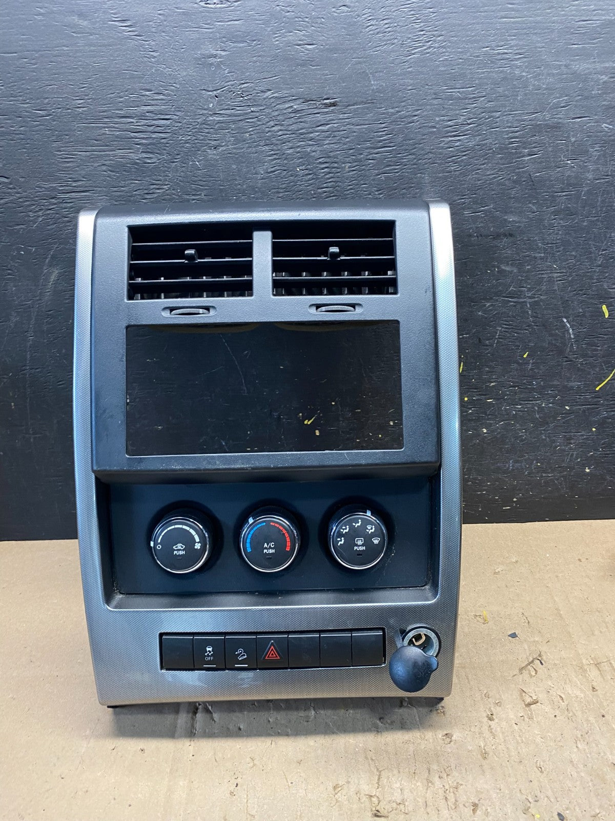 2008 to 2012 Jeep Liberty Dash Climate Temperature Control Radio Bezel R9018 DG0