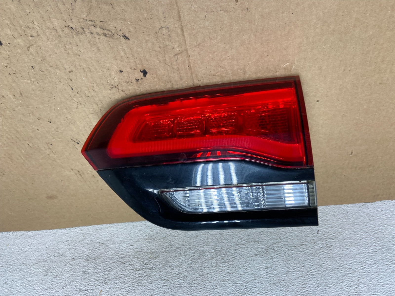 2014-2018 Jeep Grand Cherokee Right Passenger Inner Tail Light AF9723 DW0