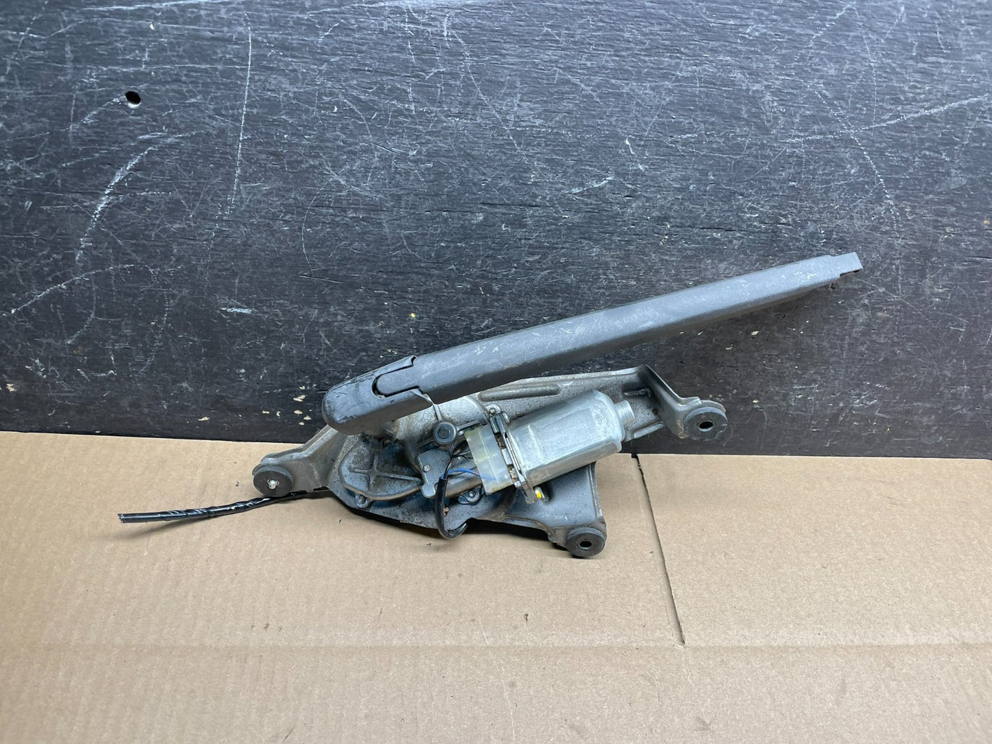2007 to 2015 Mazda CX-9 CX9 Windshield Rear Wiper Motor v9054 DG0