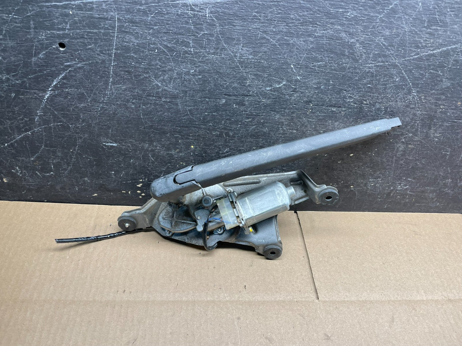 2007 to 2015 Mazda CX-9 CX9 Windshield Rear Wiper Motor v9054 DG0