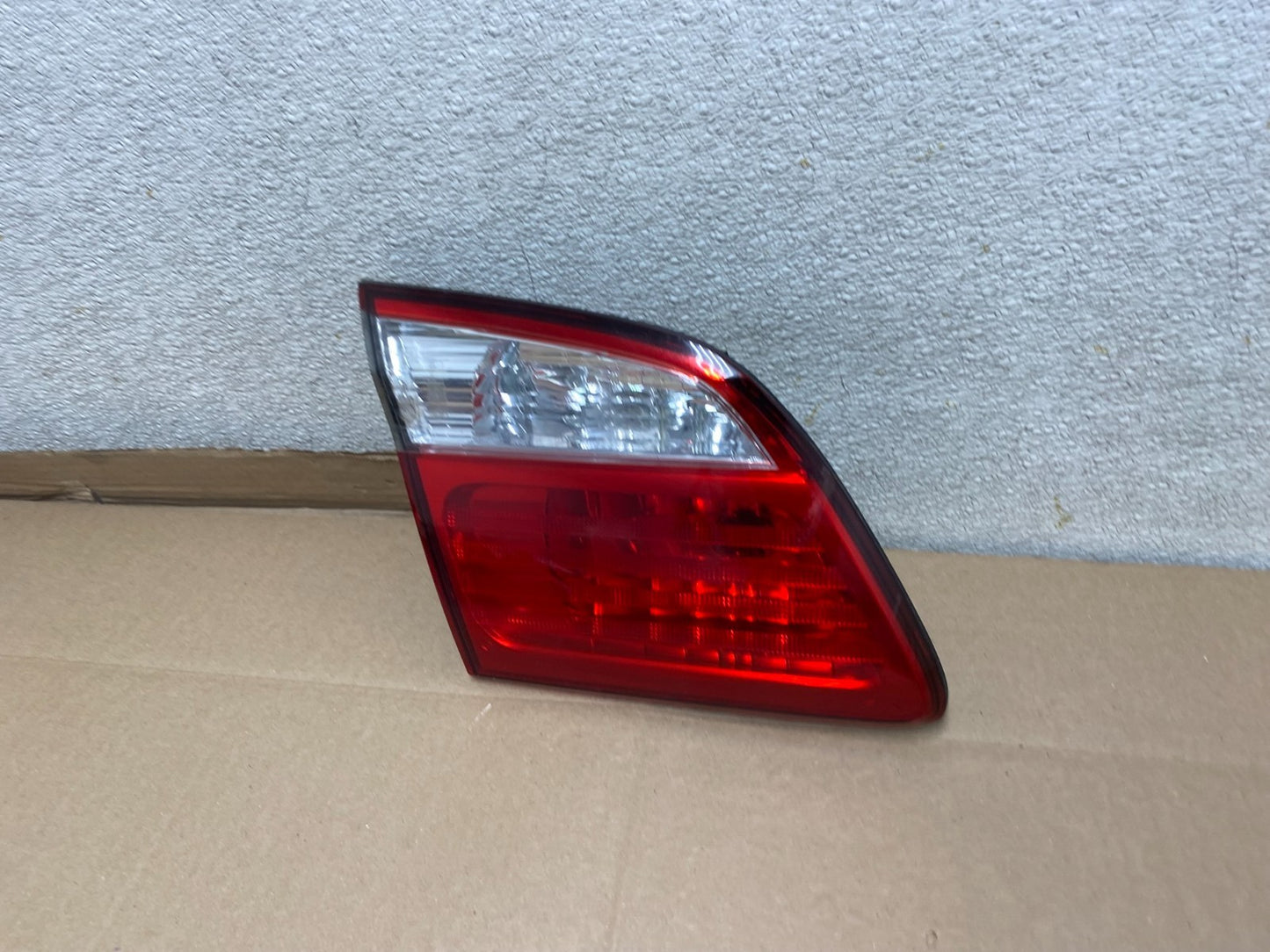 2000-2001 Infiniti i30 Left Driver Lh Side Tail Light Inner U6531 DW1