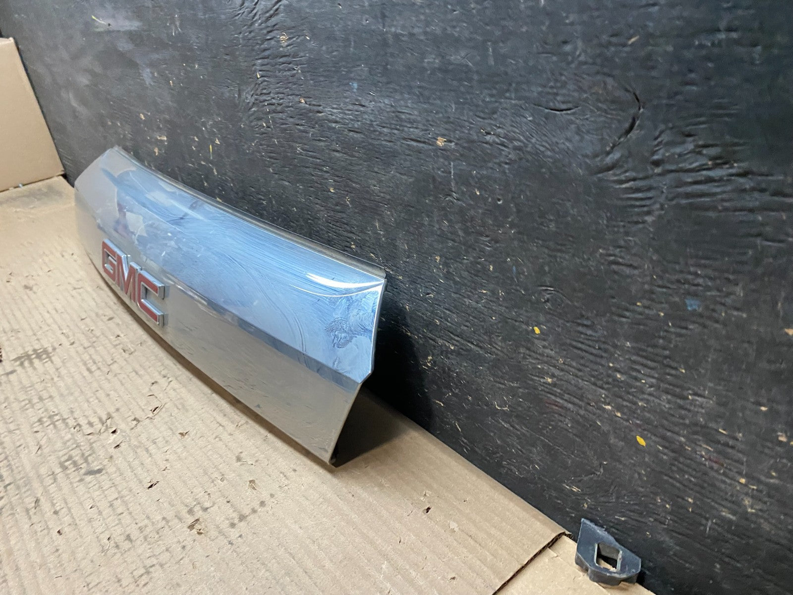 2011-2015 GMC Terrain Tailgate Liftgate Chrome Finish Molding Camera V2554 DG1