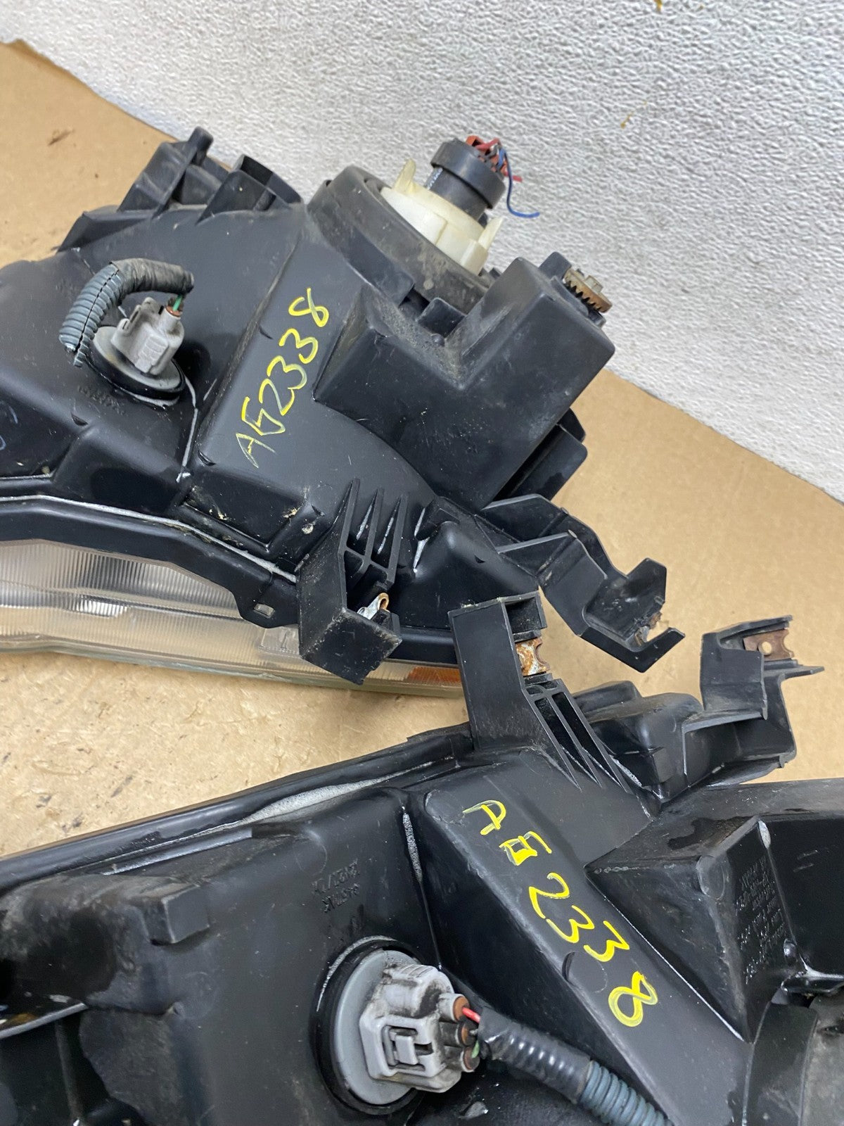 2005-2015 Nissan Xterra Driver Left+Right Side Set Headlights AG2338 DW11