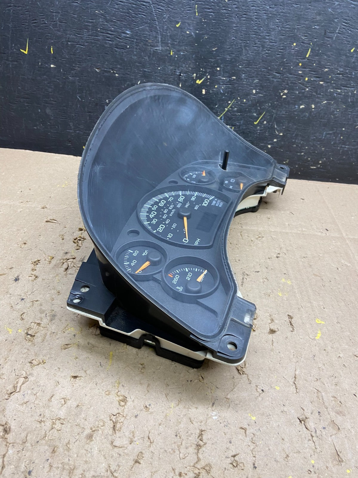 2004 to 2007 Chevrolet Express Speedometer Cluster Gauge U5682 DG2