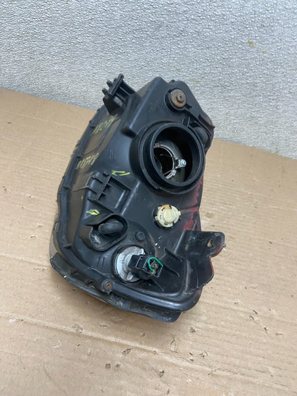 2003 to 2006 Hyundai Accent  Right Passenger  Halogen Headlight AA8748 DG8