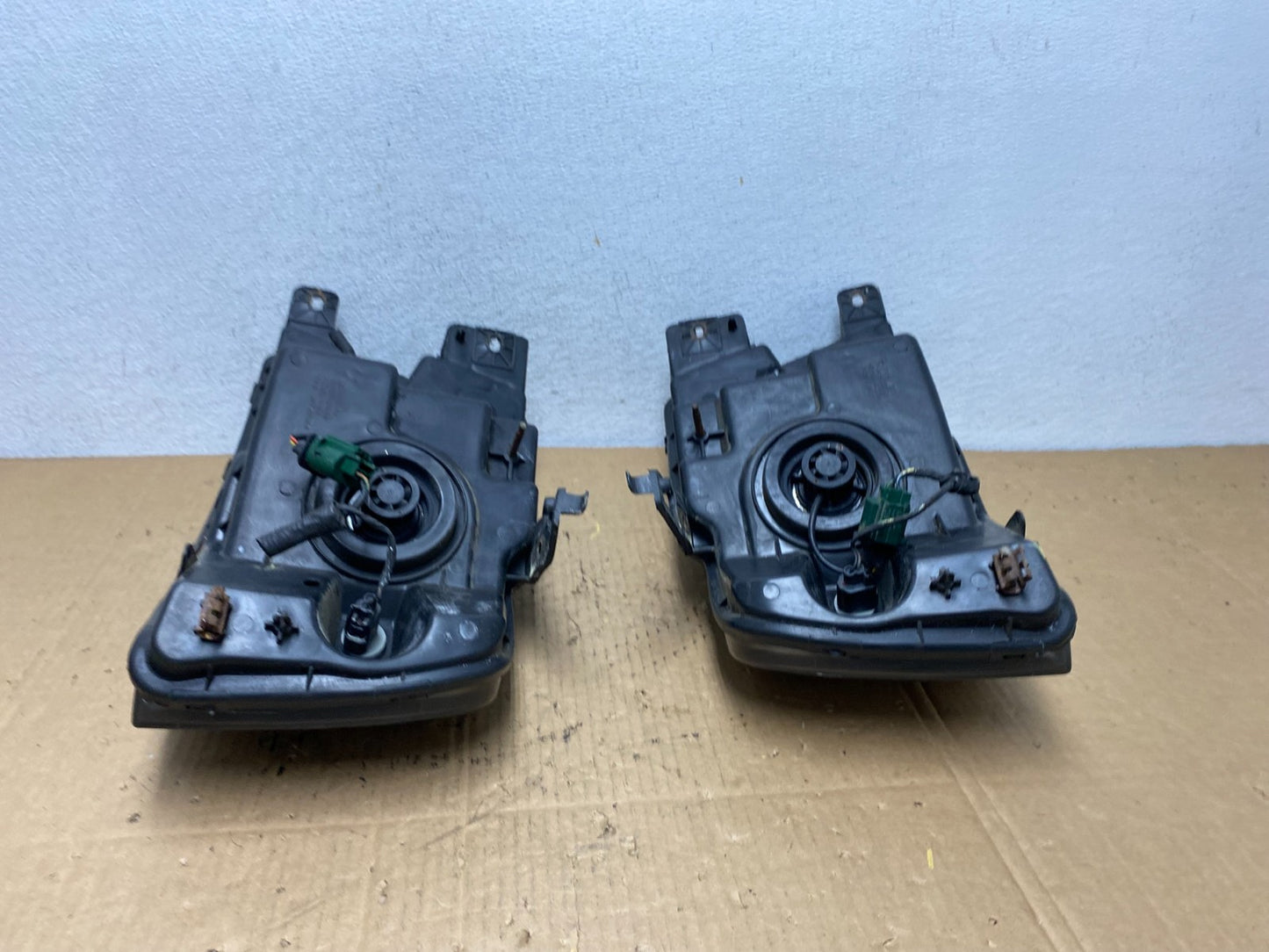 2004 to 2008 Ford F-150 F150 Left+Right Halogen Headlights AD1086 DW9