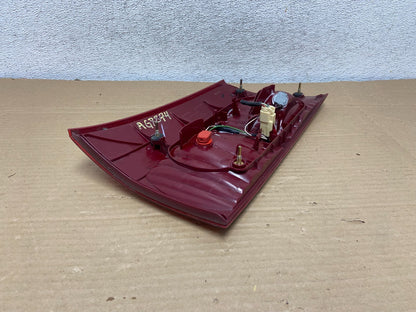 2004-2005 Toyota Sienna Right Passenger RH Side Inner Tail Light AG8874 DW6
