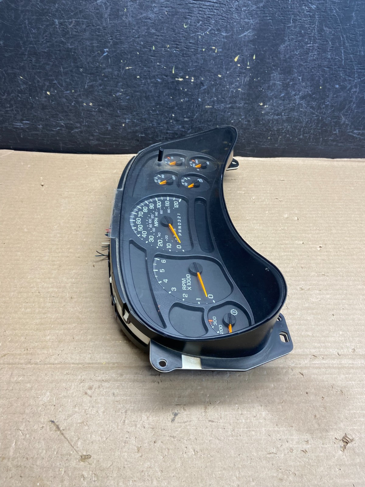 2003 to 2006 Chevrolet Silverado Speedometer Instrument Cluster AH3494 DG1