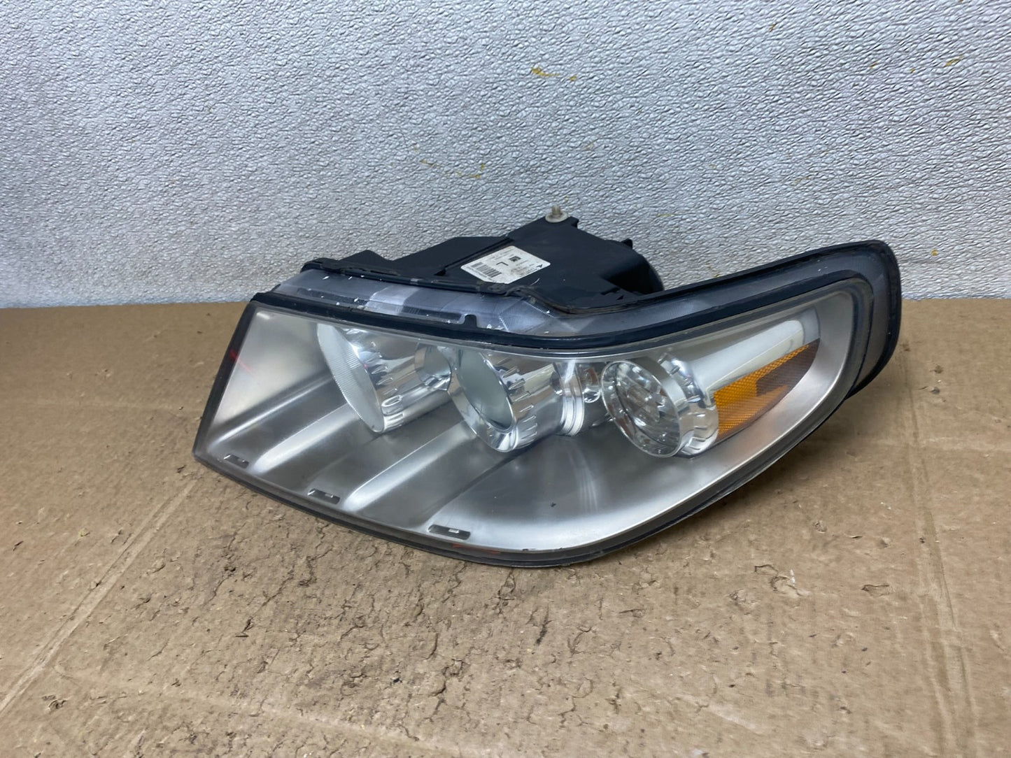 2005 to 2009 Saab 9-7X Left Driver LH Side Halogen Headlight OEM Z1229 DW1