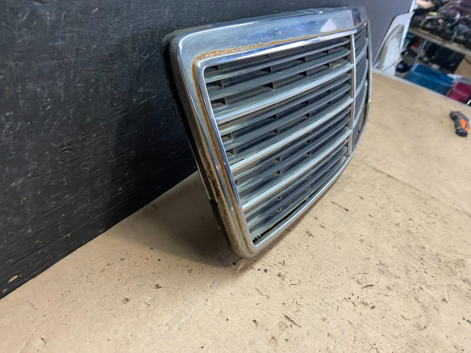 1994 to 1999 Mercedes-Benz W140 S600 S500 S320 Front Upper Grille OEM N92172