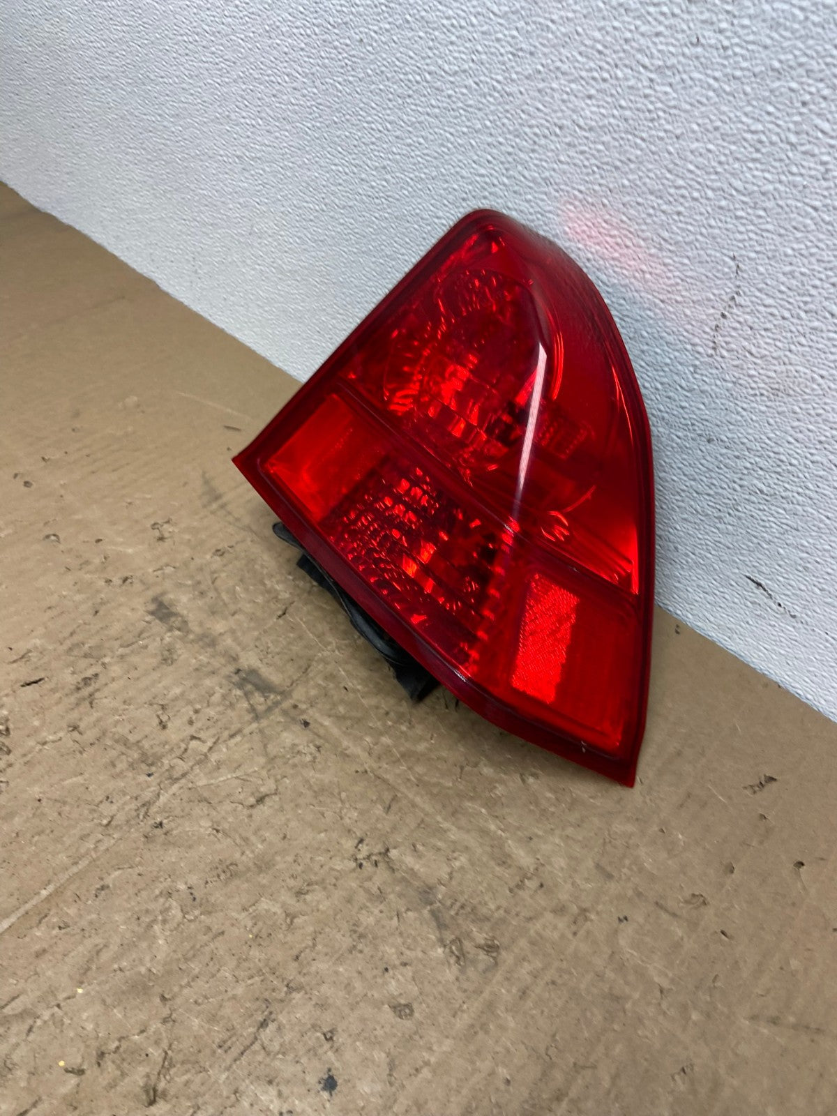 2003 2004 2005 Honda Civic Sedan Right Passenger Side Tail Light AC0130 LK1