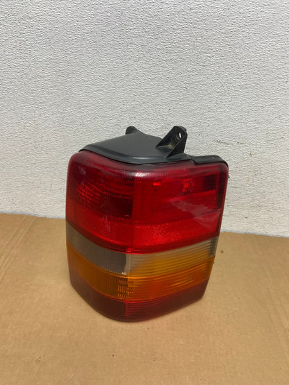 1993-1998 Jeep Grand Cherokee ZJ Right Passenger Side Rh Tail Light AD2563 LK0